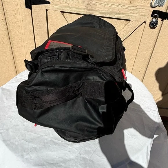 FUJI COMP CONVERTIBLE BACKPACK DUFFLE BLACK